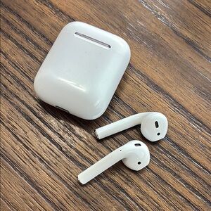 Apple AirPods 2nd Gen with Charging Case